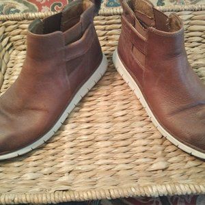 Vionic womens brown Kaufman weather resistant lightweight booties ankle boots 10